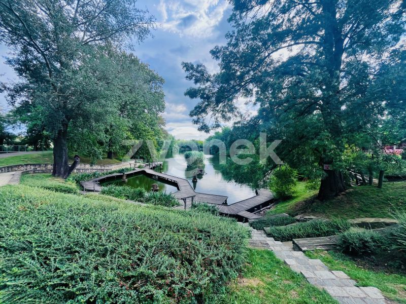 Exkluzivní pozemek určený pro výstavbu rodinného domu  2 044 m²  – Boršice (okres Uherské Hradiště)