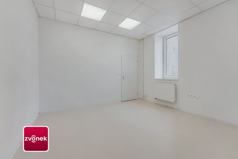 Pronájem nebytových prostor 108 m² + až 4x parkovací stání, ulice Rašínova, Zlín