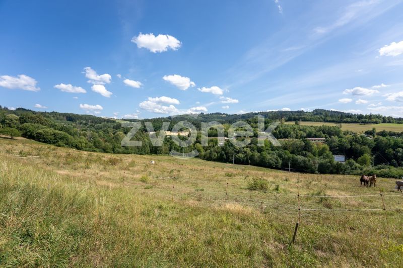 Prodej stavebního pozemku v Jablůnce 1051 m2, s projektem roubené stavby