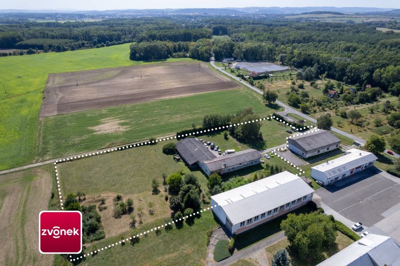 Prodej areálu s pozemkem 12 000 m², kancelářskou budovou a skladovou halou – Plešovec