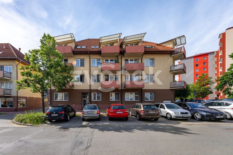 Prodej bytu 2+1 56 m², centrum Otrokovic, Hložkova