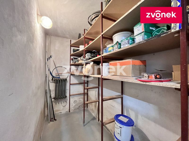Pronájem skladu 210 m², Sazovice