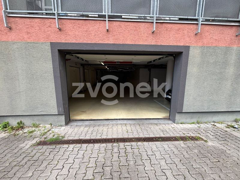 Pronájem garáže 20 m², Zlín