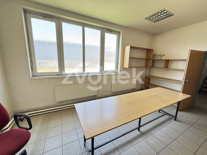 Pronájem komerčního areálu cca 1 920 m² s administrativním zázemím – Otrokovice