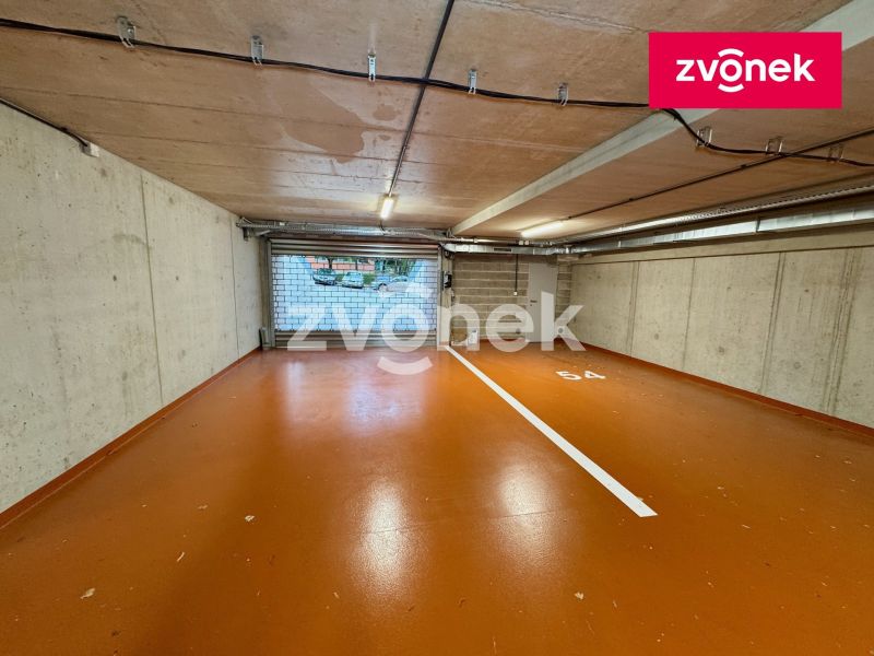 Pronájem garážového stání 18 m², Zlín