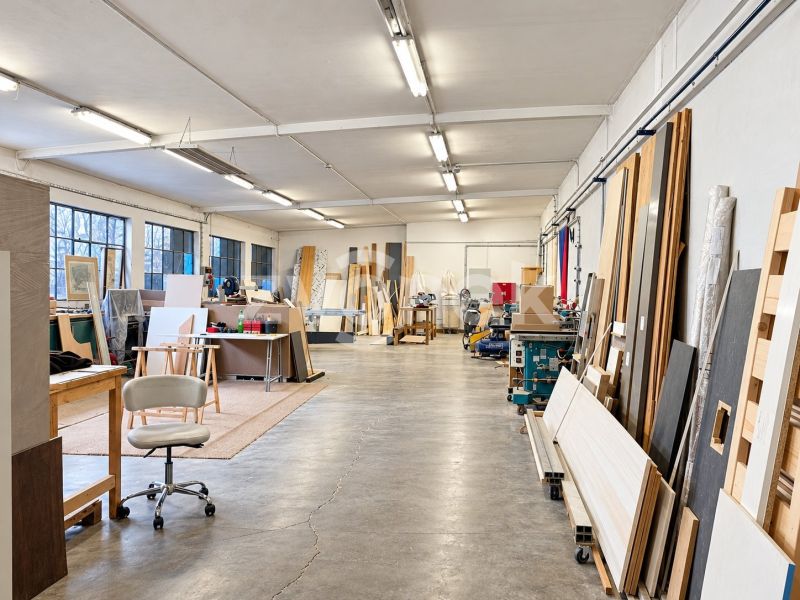 Pronájem výrobních a skladovacích prostor 160 m² – Baťův areál, 77. budova, Zlín