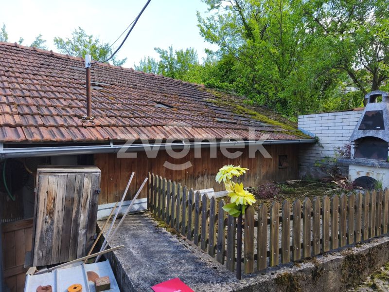 Prodej domu se zahradou, Komňa