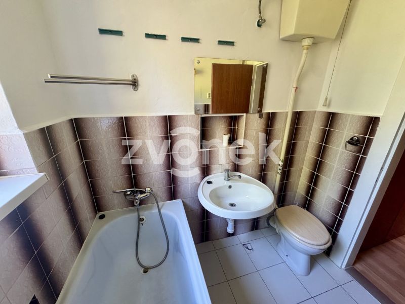 Prodej zděného  bytu 3+1 s balkonem, Zlín - Obeciny, ihned volný.
