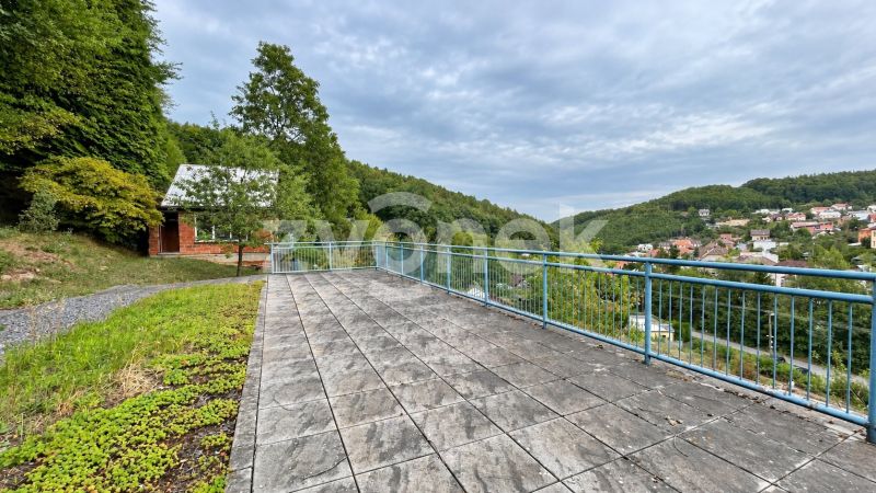 Domek k dokončení s možností rozšíření, pozemkem přes 1 000 m² a nádherným výhledem – Jaroslavice u Zlína
