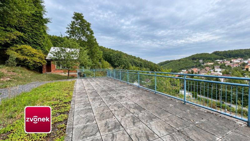 Domek k dokončení s možností rozšíření, pozemkem přes 1 000 m² a nádherným výhledem – Jaroslavice u Zlína