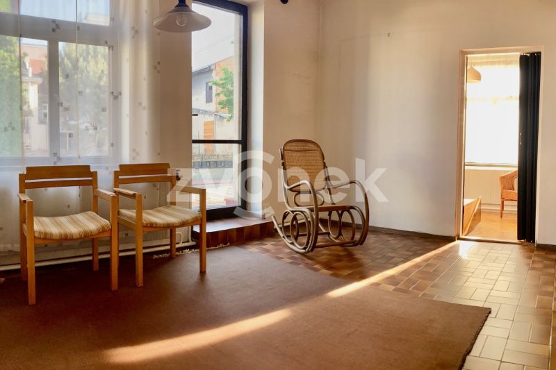 Unikátní byt 4+1 se zahradou, garáží a ateliérem v srdci Zlína – ul. Lešetín