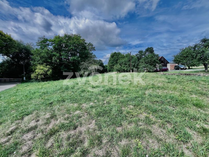 Exkluzivní pozemek určený pro výstavbu rodinného domu  2 044 m²  – Boršice (okres Uherské Hradiště)