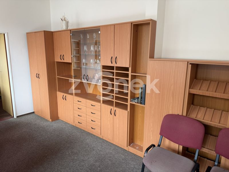Pronájem až 8 kanceláří 151 m², možnost pronajmout i samostatně 1 kancelář - Otrokovice