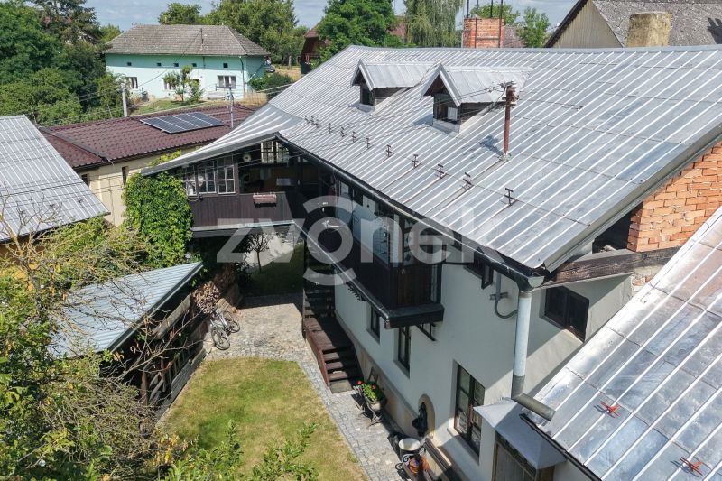 Kouzelný domov s uměleckým duchem, saunou a slunnou zahradou v Lechoticích