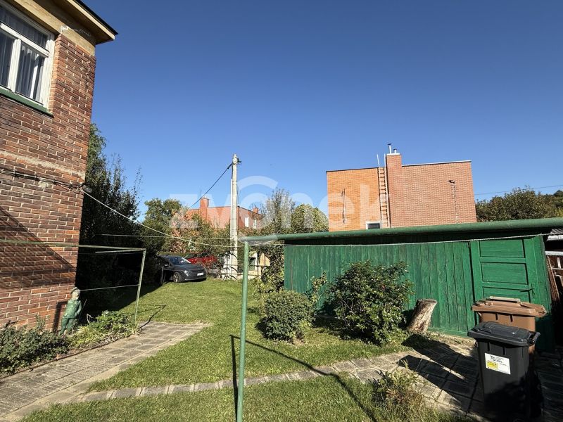 Baťovský půldomek s výbornou dispozicí a velkým pozemkem - pěkná a klidná lokalita Zlína, Zálešná