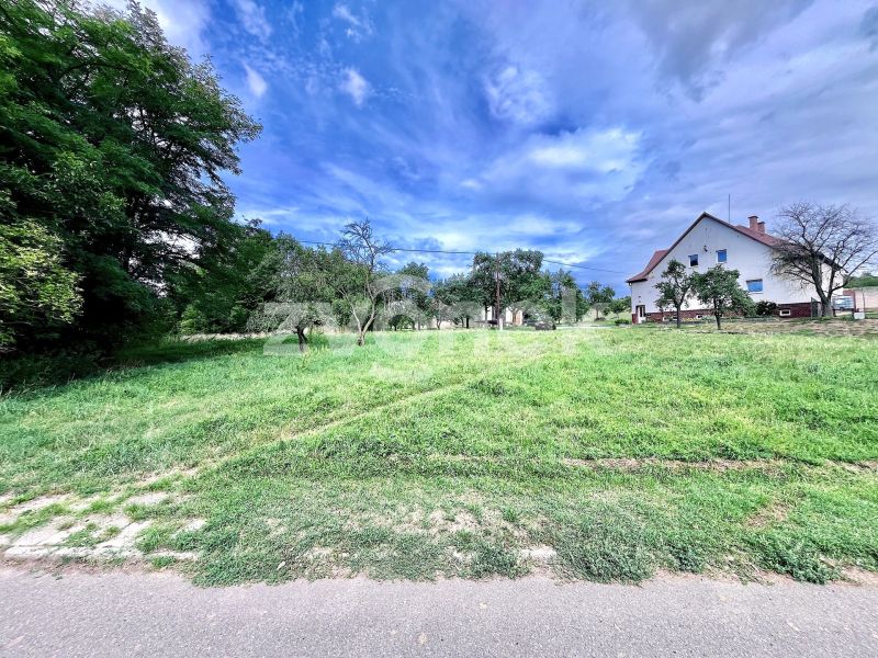 Exkluzivní pozemek určený pro výstavbu rodinného domu  2 044 m²  – Boršice (okres Uherské Hradiště)