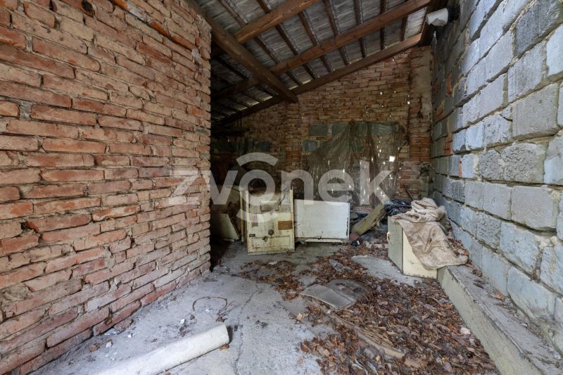 Výjimečný pozemek s domem na samotě u lesa, Březnice u Zlína