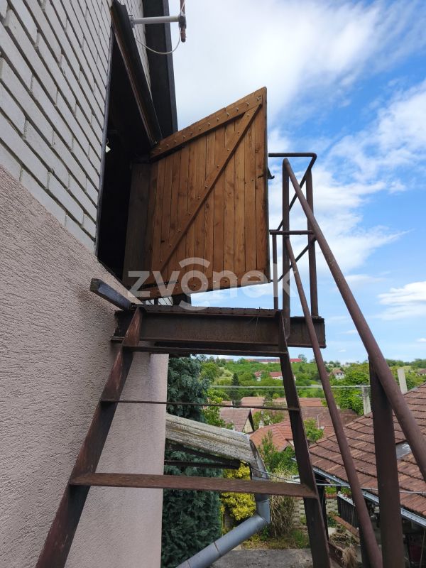 Prodej domu se zahradou, Komňa