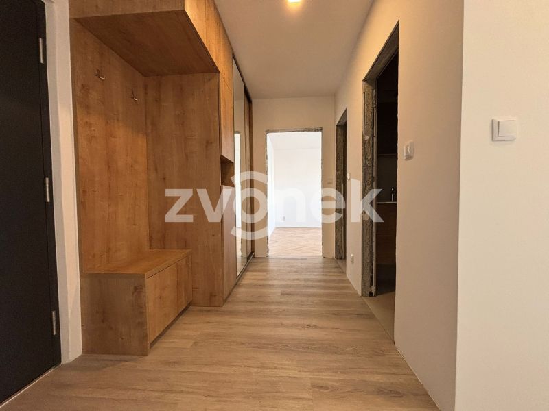 Pronájem bytu 2+1 56 m², Zlín - Malenovice