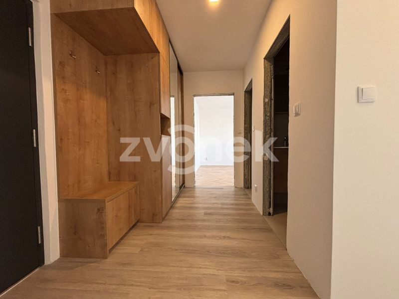 Pronájem bytu 2+1 56 m², Zlín - Malenovice
