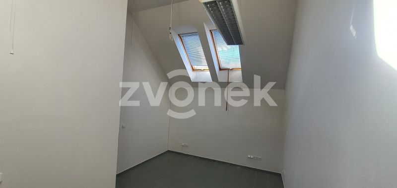 Pronájem kanceláře 103 m², Otrokovice
