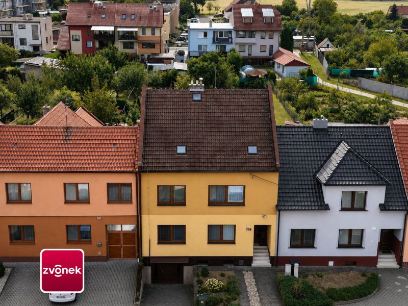 Prodej prostorného rodinného domu s garáží, terasou a zahradou - Ostrožská Nová Ves, ul. Nová