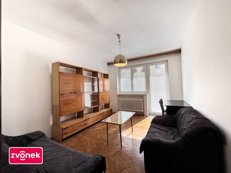 Pronájem vybaveného bytu 2+1 s balkonem – Zlín, ulice Sokolská