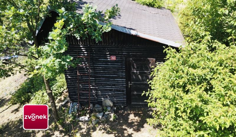 Prodej zahrady 351 m² s dřevěnou chatkou, Napajedla