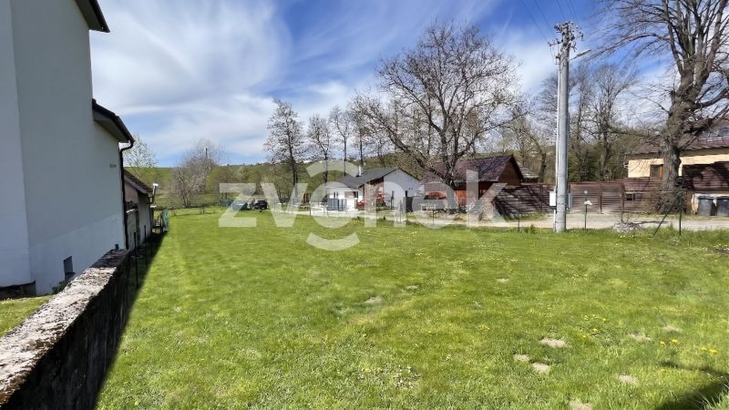 Rovinatý a slunný pozemek pro rodinné bydlení, 600 m², Březůvky