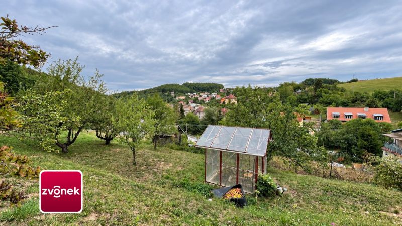 Domek k dokončení s možností rozšíření, pozemkem přes 1 000 m² a nádherným výhledem – Jaroslavice u Zlína